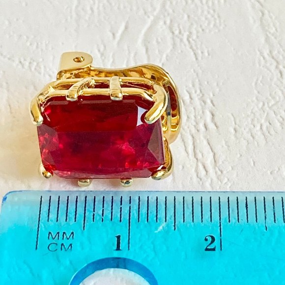 Vintage Red Glass Jewel Cut Gold Plated Clip On Earrings 1970s Made in USA New - Picture 11 of 12